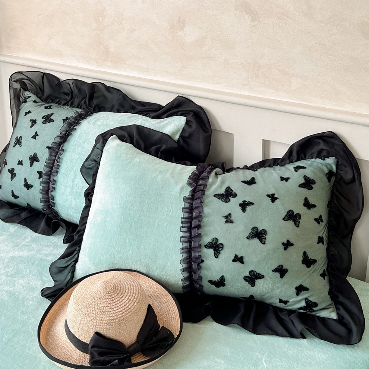 91家纺网 家纺一手货源 找家纺 韩秀家纺 2025新款法式加厚牛奶绒莫奈花园床裙四件套 莫奈花园-青色