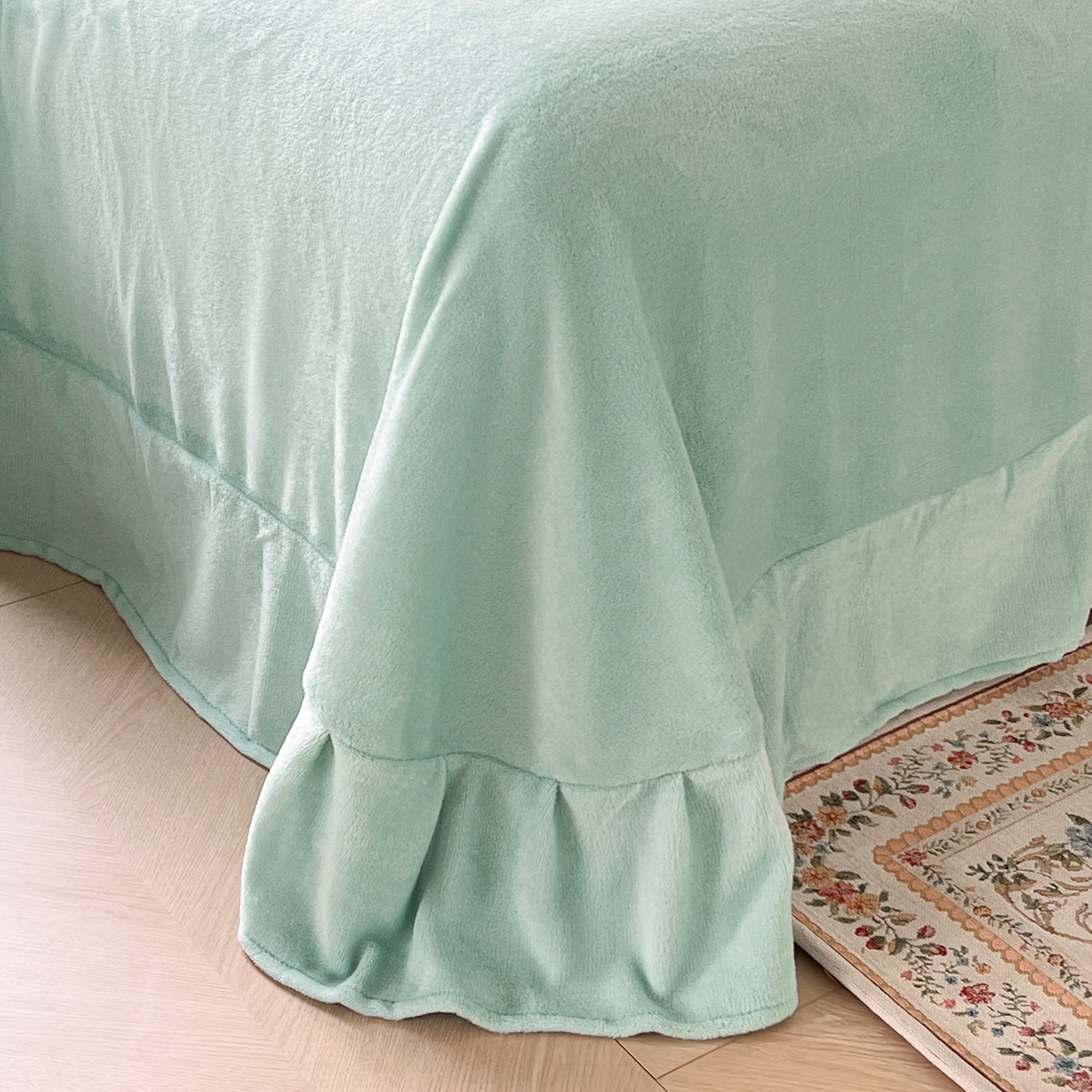 91家纺网 家纺一手货源 找家纺 韩秀家纺 2025新款法式加厚牛奶绒莫奈花园床裙四件套 莫奈花园-青色