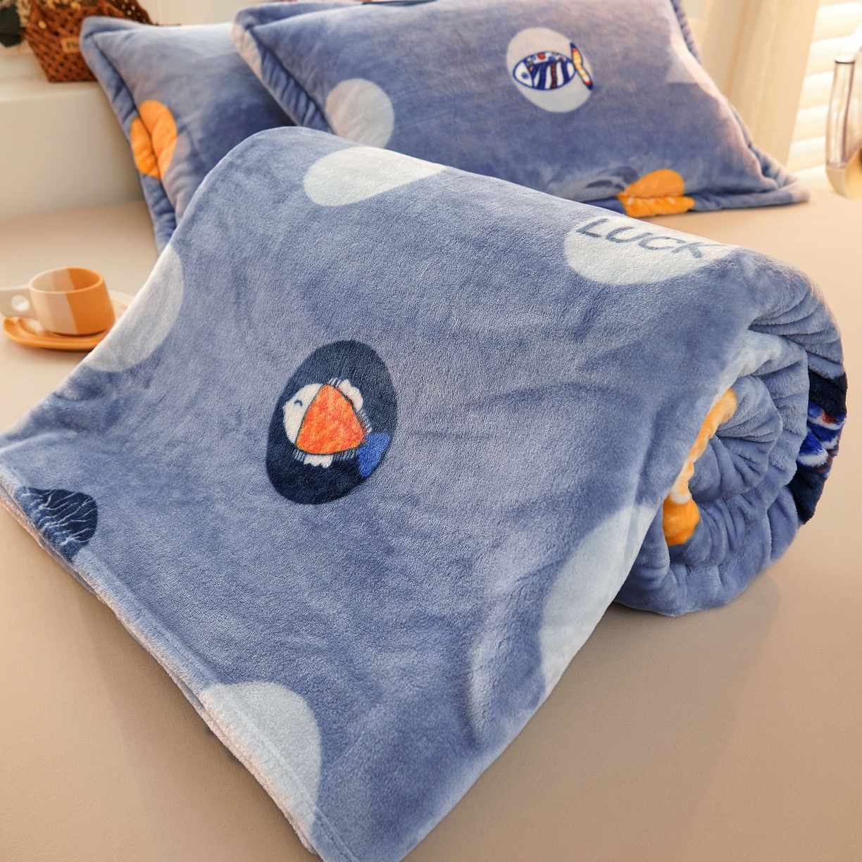 91家纺网 家纺一手货源 找家纺 （总）益利多 2025新款牛奶绒毛毯午睡毯空调毯子珊瑚绒毛毯200克毯子可压缩跨境