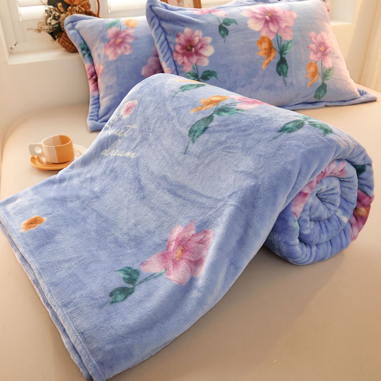 91家纺网 家纺一手货源 找家纺 （总）益利多 2025新款牛奶绒毛毯午睡毯空调毯子珊瑚绒毛毯200克毯子可压缩跨境