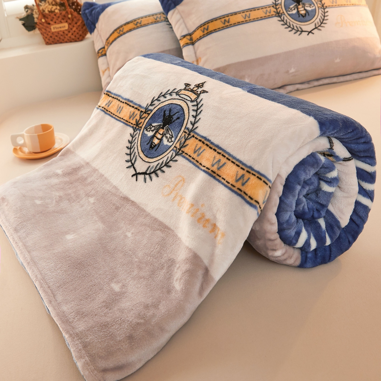 91家纺网 家纺一手货源 找家纺 （总）益利多 2025新款牛奶绒毛毯午睡毯空调毯子珊瑚绒毛毯200克毯子可压缩跨境