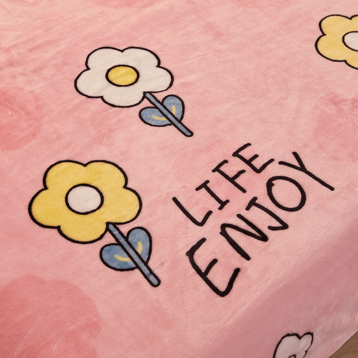 91家纺网 家纺一手货源 找家纺 益利多 2025新款牛奶绒毛毯午睡毯空调毯子珊瑚绒毛毯200克毯子可压缩跨境 缤纷花季