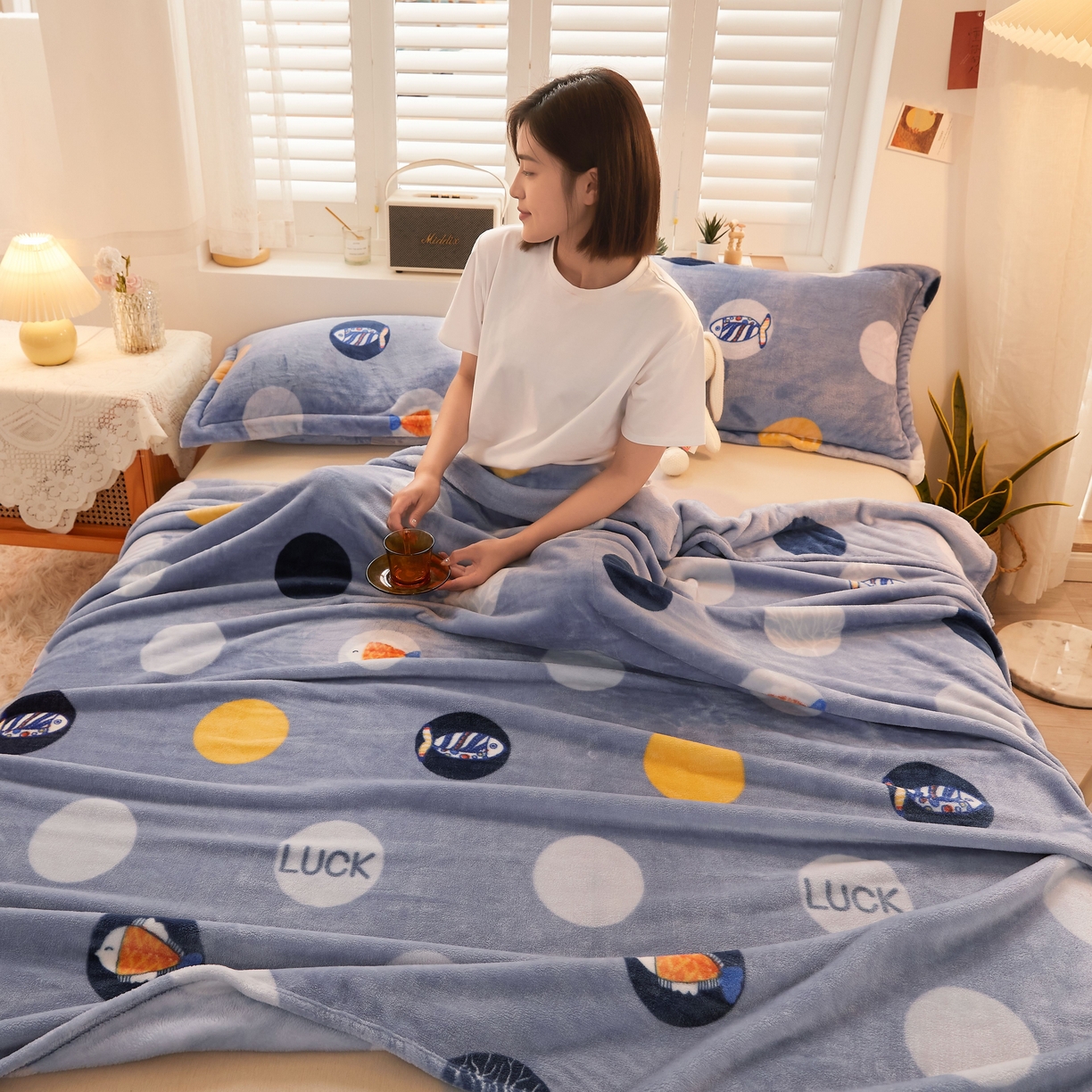 91家纺网 家纺一手货源 找家纺 益利多 2025新款牛奶绒毛毯午睡毯空调毯子珊瑚绒毛毯200克毯子可压缩跨境 好多鱼