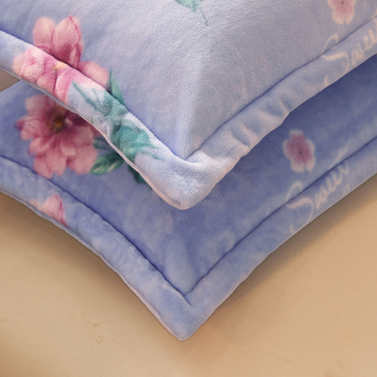 91家纺网 家纺一手货源 找家纺 益利多 2025新款牛奶绒毛毯午睡毯空调毯子珊瑚绒毛毯200克毯子可压缩跨境 浪漫花园