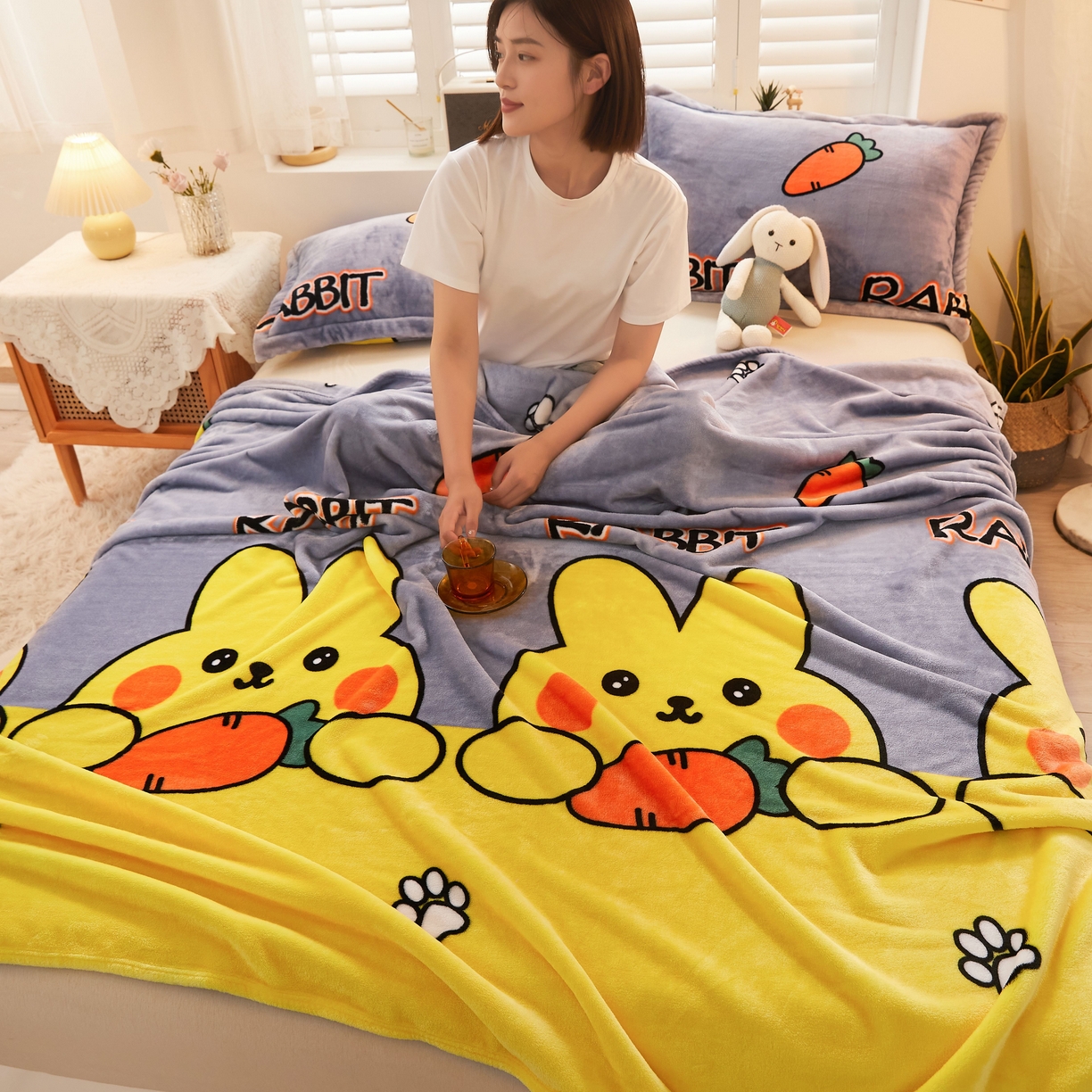 91家纺网 家纺一手货源 找家纺 益利多 2025新款牛奶绒毛毯午睡毯空调毯子珊瑚绒毛毯200克毯子可压缩跨境 萝卜兔