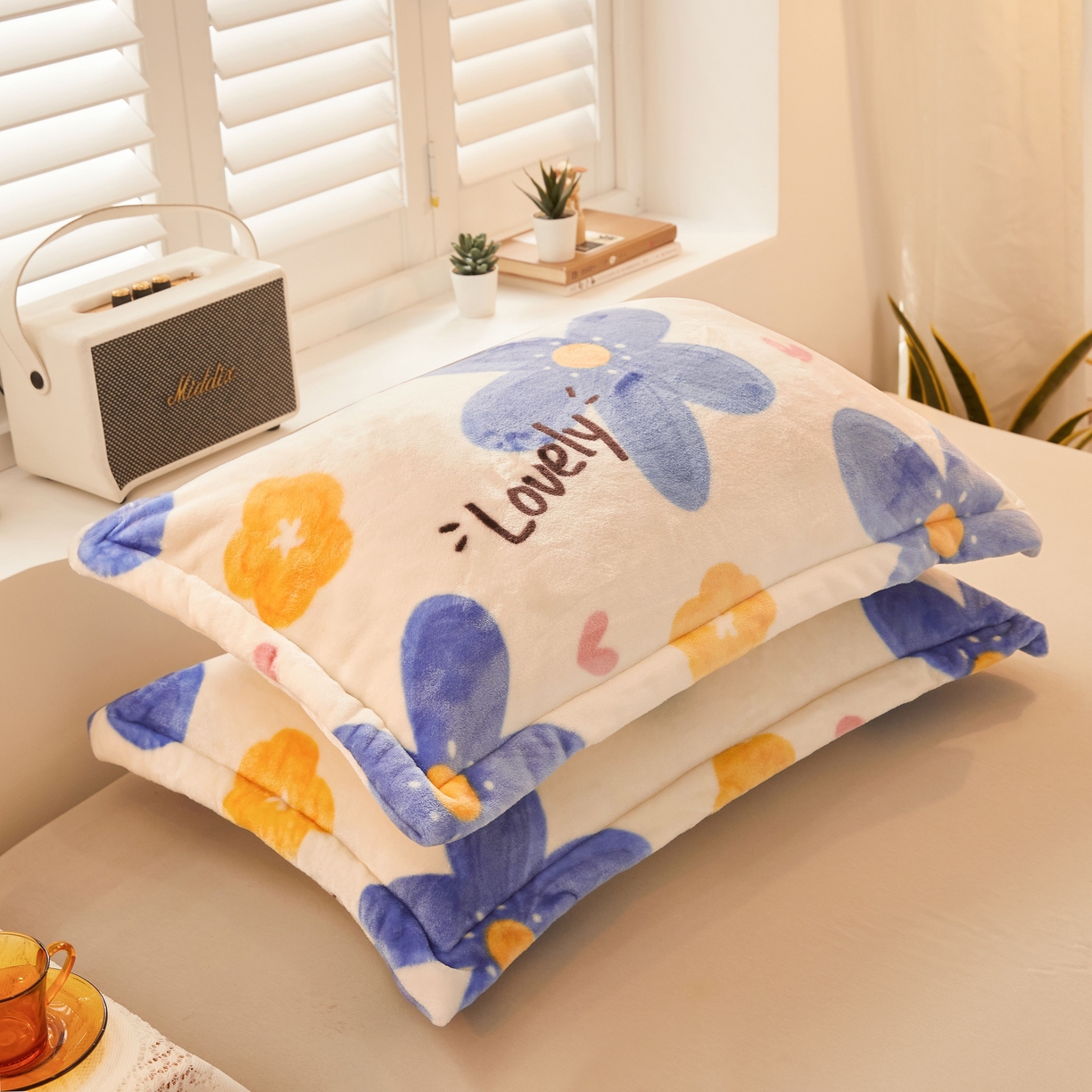 91家纺网 家纺一手货源 找家纺 益利多 2025新款牛奶绒毛毯午睡毯空调毯子珊瑚绒毛毯200克毯子可压缩跨境 梦幻花田