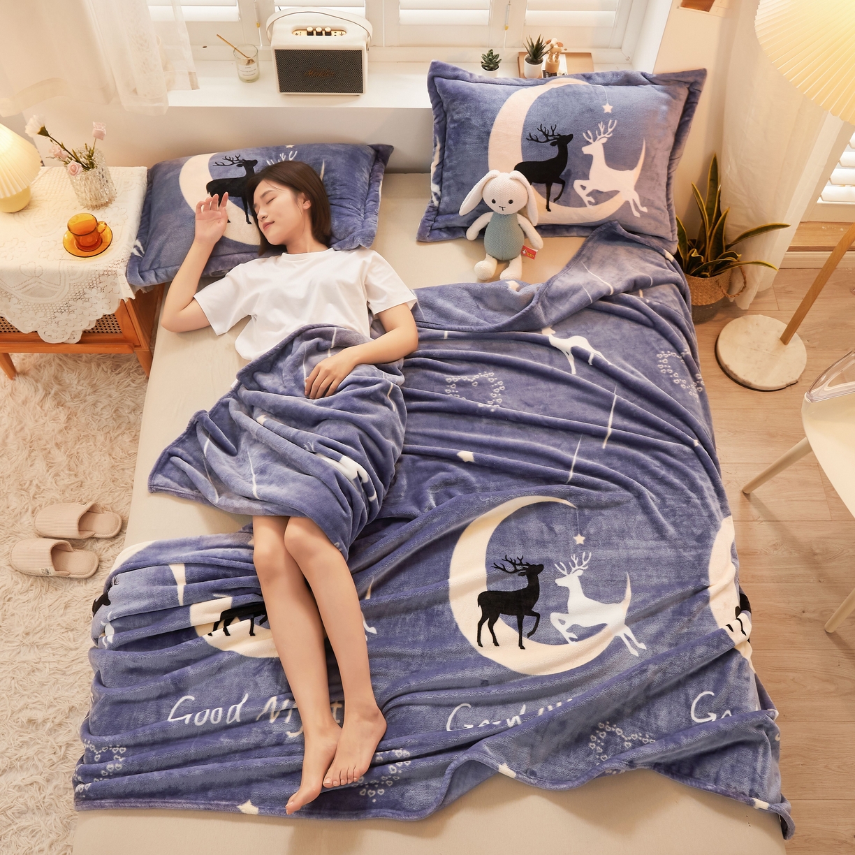 91家纺网 家纺一手货源 找家纺 益利多 2025新款牛奶绒毛毯午睡毯空调毯子珊瑚绒毛毯200克毯子可压缩跨境 星空之鹿