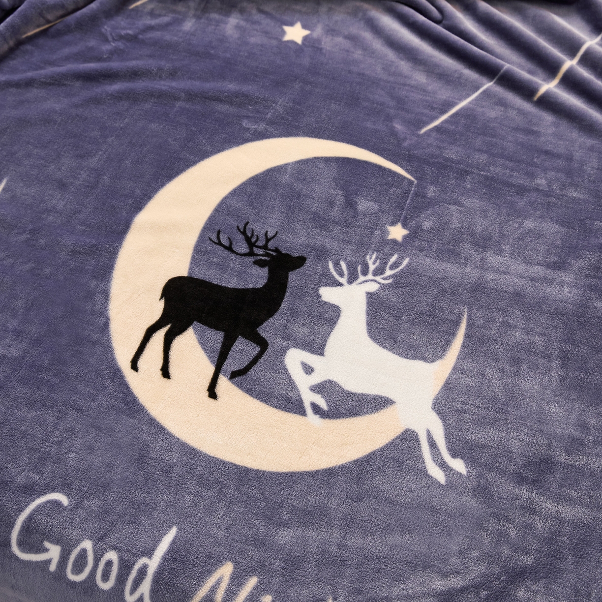 91家纺网 家纺一手货源 找家纺 益利多 2025新款牛奶绒毛毯午睡毯空调毯子珊瑚绒毛毯200克毯子可压缩跨境 星空之鹿