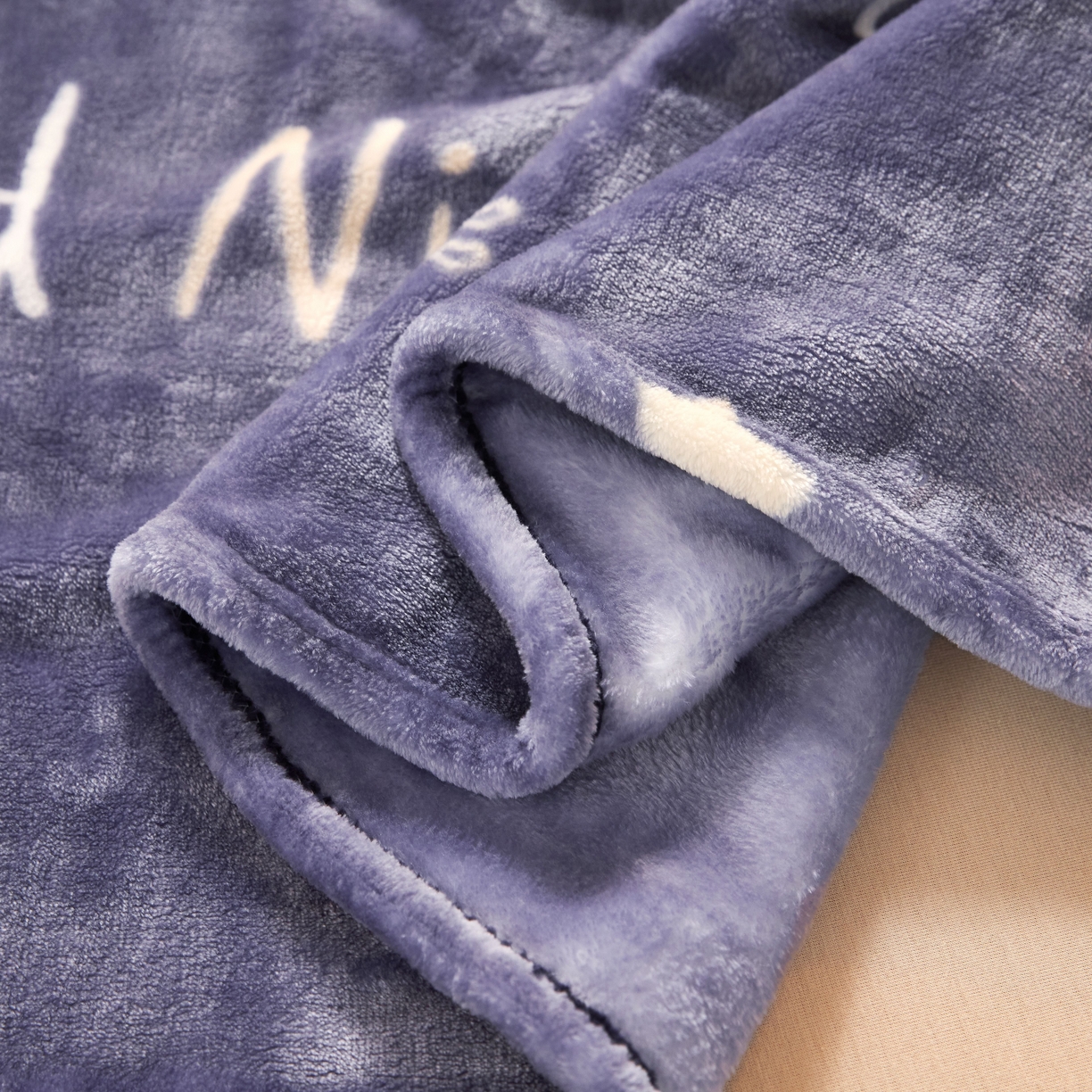 91家纺网 家纺一手货源 找家纺 益利多 2025新款牛奶绒毛毯午睡毯空调毯子珊瑚绒毛毯200克毯子可压缩跨境 星空之鹿