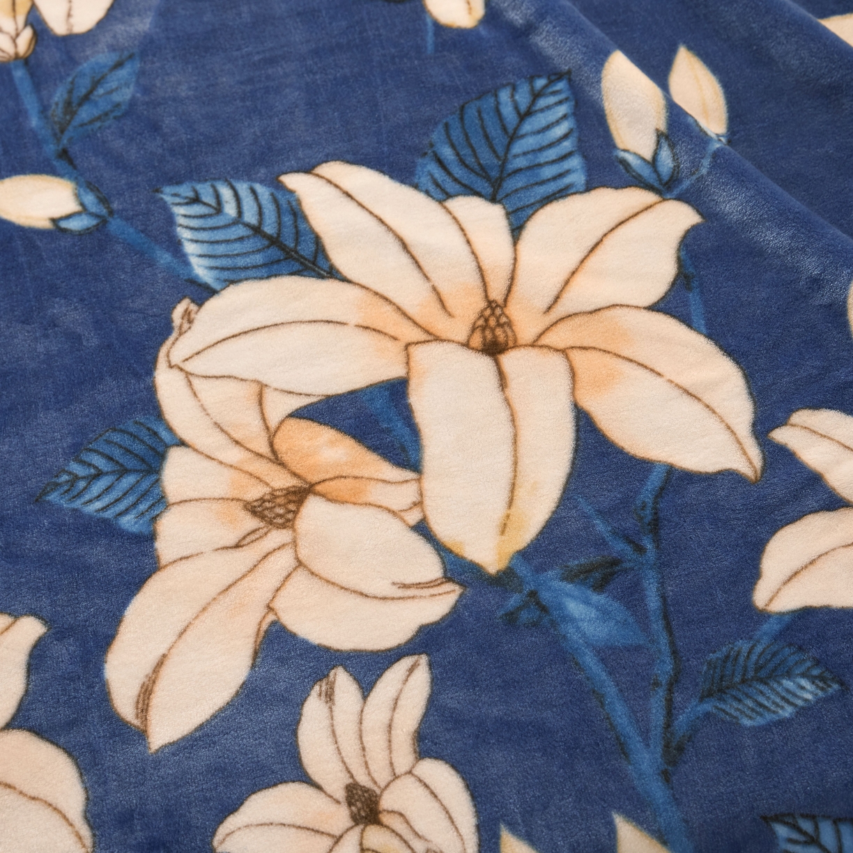 91家纺网 家纺一手货源 找家纺 益利多 2025新款牛奶绒毛毯午睡毯空调毯子珊瑚绒毛毯200克毯子可压缩跨境 阳春三月