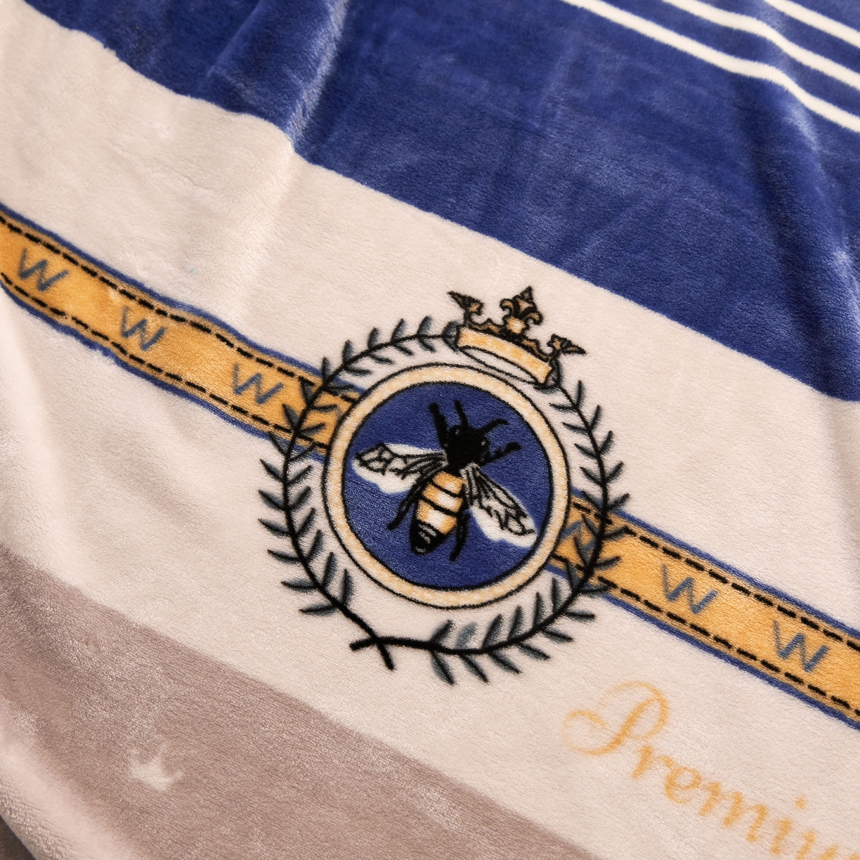 91家纺网 家纺一手货源 找家纺 益利多 2025新款牛奶绒毛毯午睡毯空调毯子珊瑚绒毛毯200克毯子可压缩跨境 英伦风尚