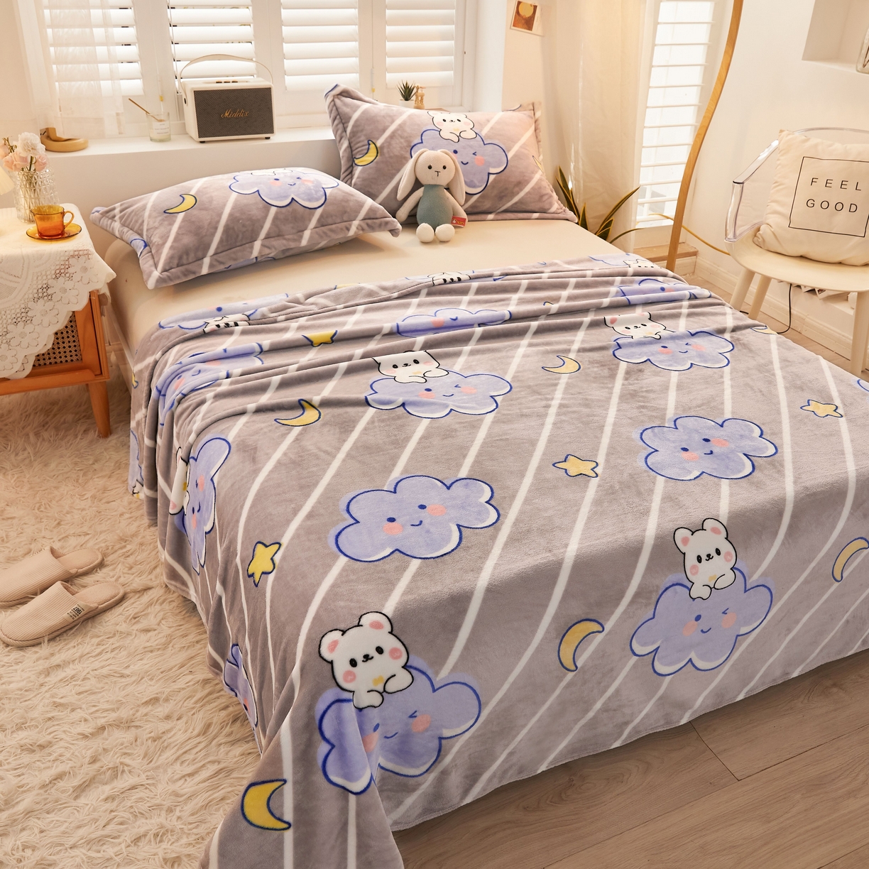 91家纺网 家纺一手货源 找家纺 益利多 2025新款牛奶绒毛毯午睡毯空调毯子珊瑚绒毛毯200克毯子可压缩跨境 云朵熊