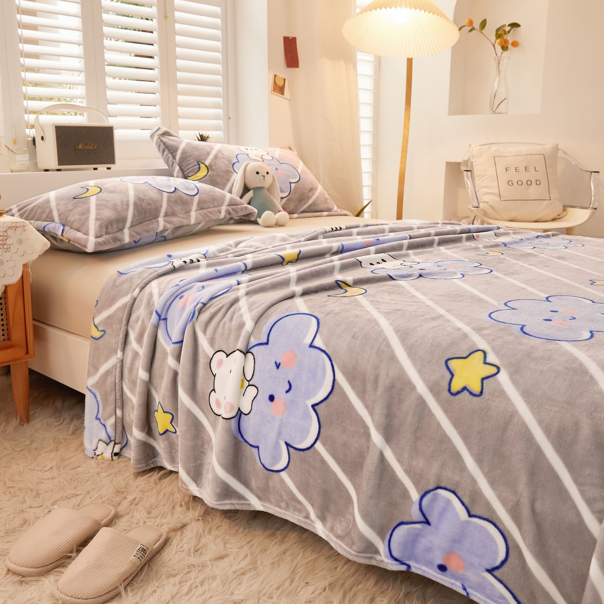 91家纺网 家纺一手货源 找家纺 益利多 2025新款牛奶绒毛毯午睡毯空调毯子珊瑚绒毛毯200克毯子可压缩跨境 云朵熊