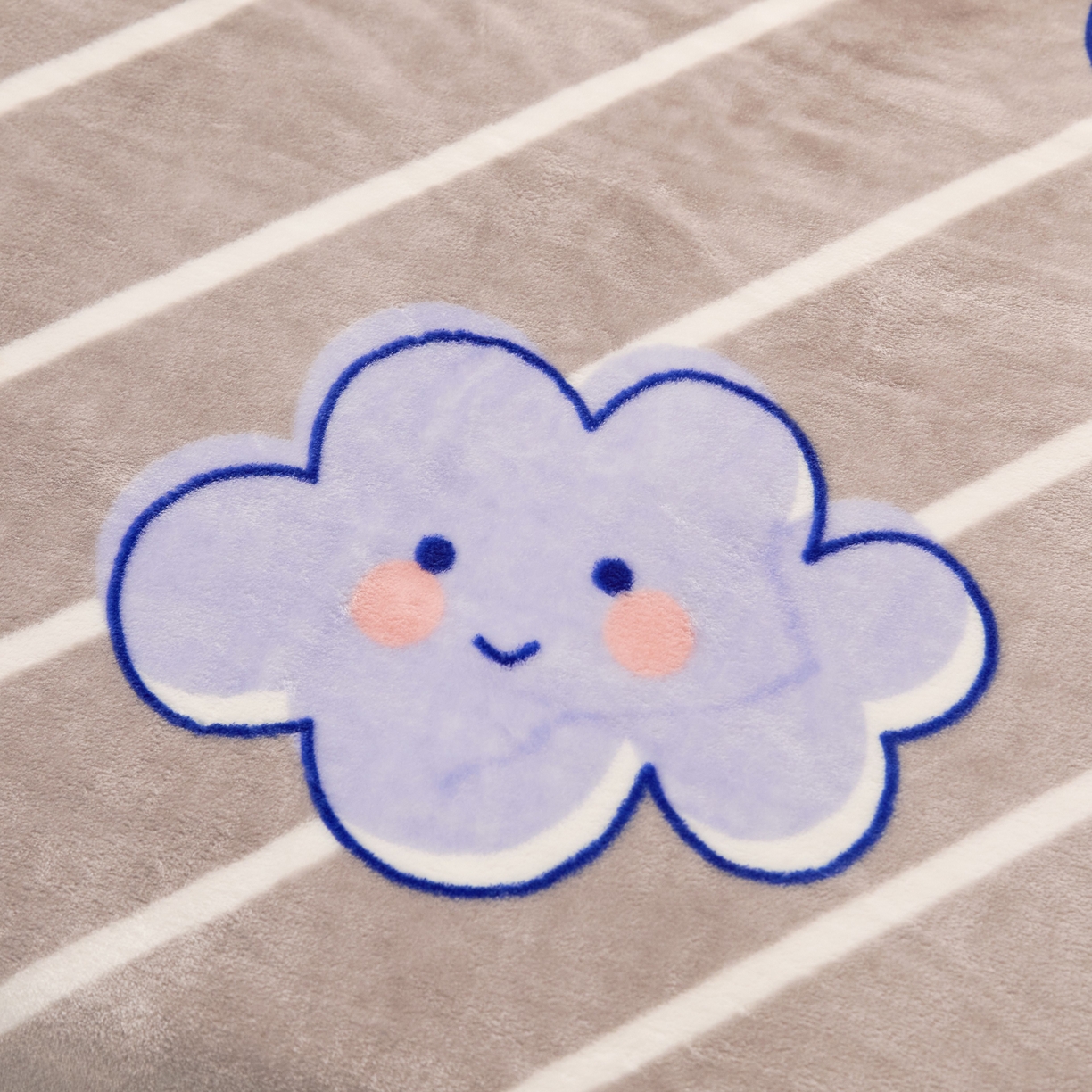 91家纺网 家纺一手货源 找家纺 益利多 2025新款牛奶绒毛毯午睡毯空调毯子珊瑚绒毛毯200克毯子可压缩跨境 云朵熊