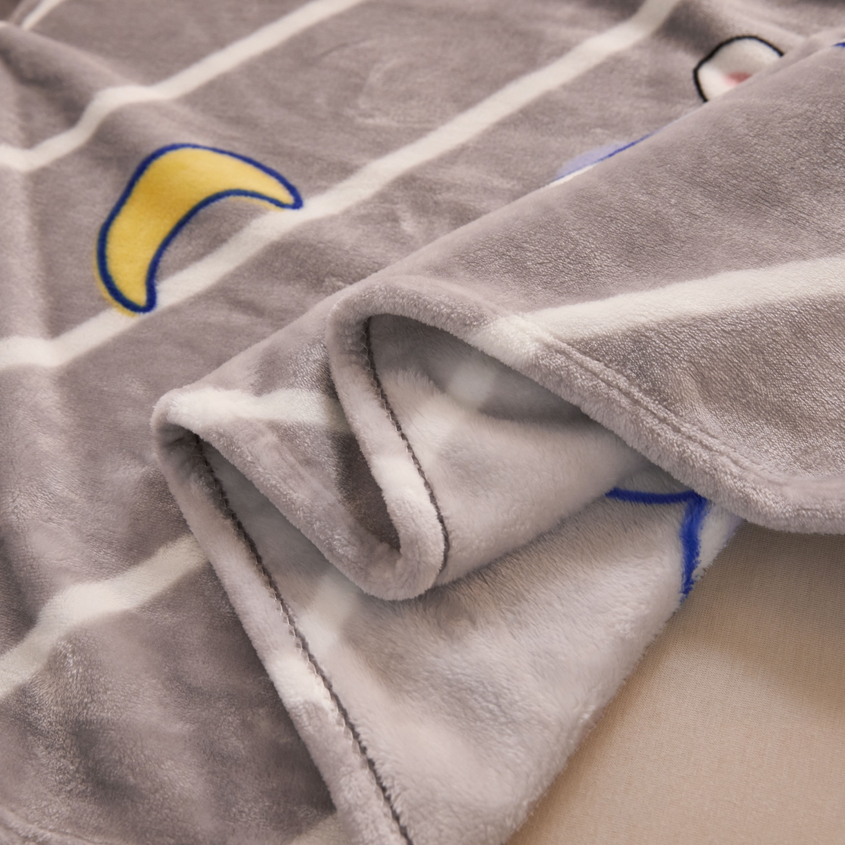 91家纺网 家纺一手货源 找家纺 益利多 2025新款牛奶绒毛毯午睡毯空调毯子珊瑚绒毛毯200克毯子可压缩跨境 云朵熊