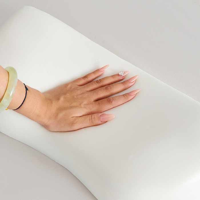 91家纺网 家纺一手货源 找家纺 纳斯顿家纺 2025新款零压助眠深睡枕油光布牵引枕枕头枕芯 白+粉