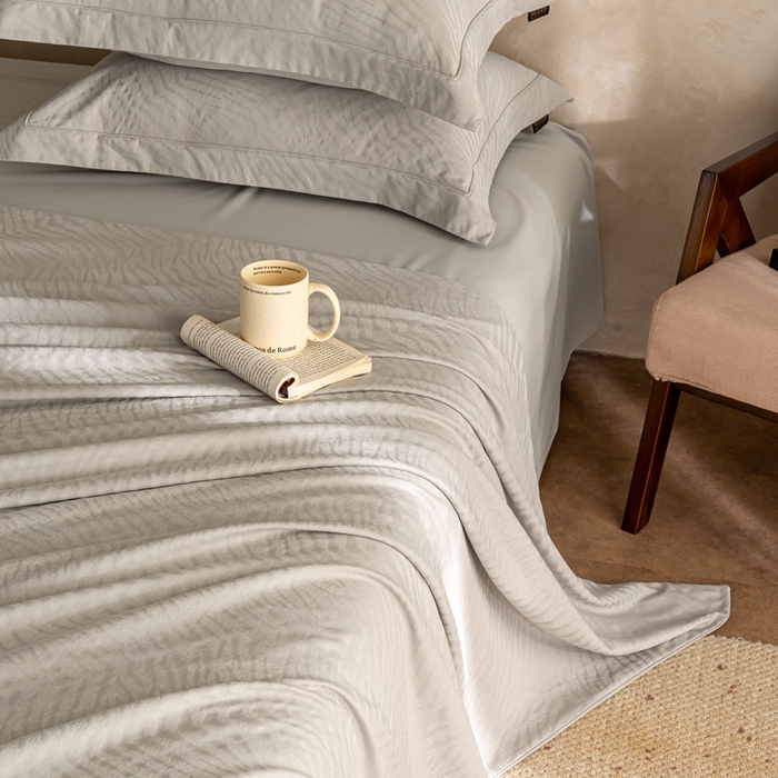 91家纺网 家纺一手货源 找家纺 莱豫家纺 2025新款100支长绒棉纯棉提花磨毛四件套 浮梦魔法灰