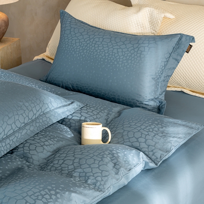 91家纺网 家纺一手货源 找家纺 莱豫家纺 2025新款100支长绒棉纯棉提花磨毛四件套 富士山战舰蓝