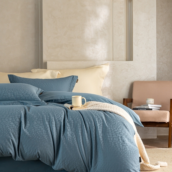 91家纺网 家纺一手货源 找家纺 莱豫家纺 2025新款100支长绒棉纯棉提花磨毛四件套 富士山战舰蓝