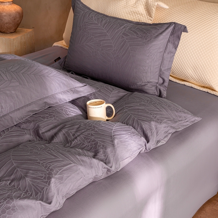 91家纺网 家纺一手货源 找家纺 莱豫家纺 2025新款100支长绒棉纯棉提花磨毛四件套 花蔓蓝莲紫