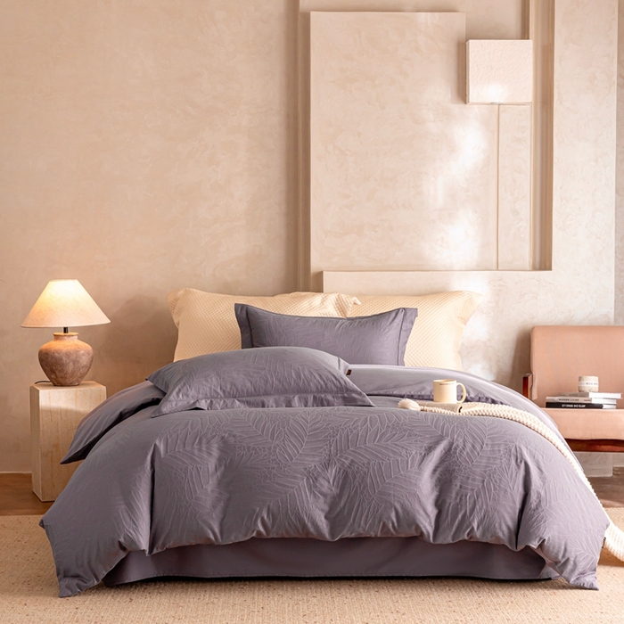 91家纺网 家纺一手货源 找家纺 莱豫家纺 2025新款100支长绒棉纯棉提花磨毛四件套 花蔓蓝莲紫