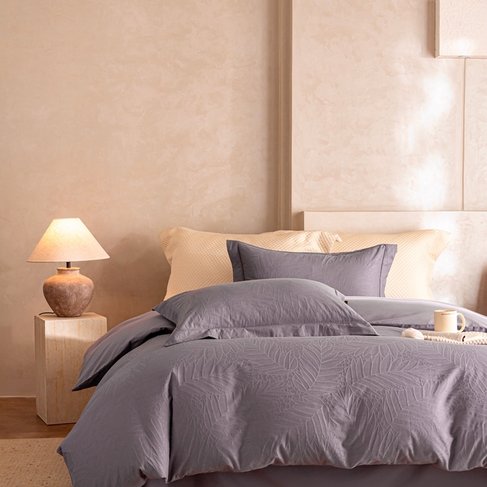 91家纺网 家纺一手货源 找家纺 莱豫家纺 2025新款100支长绒棉纯棉提花磨毛四件套 花蔓蓝莲紫