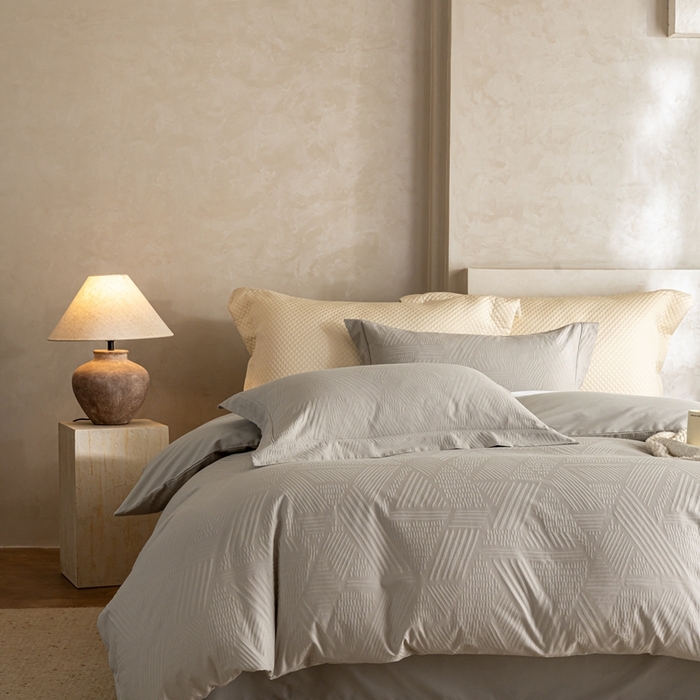 91家纺网 家纺一手货源 找家纺 莱豫家纺 2025新款100支长绒棉纯棉提花磨毛四件套 漫步者绅士灰