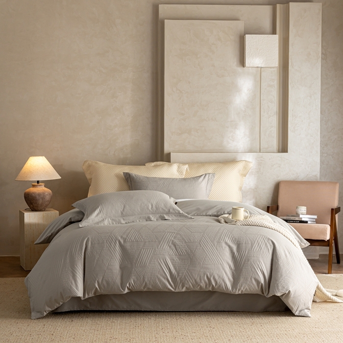 91家纺网 家纺一手货源 找家纺 莱豫家纺 2025新款100支长绒棉纯棉提花磨毛四件套 漫步者绅士灰