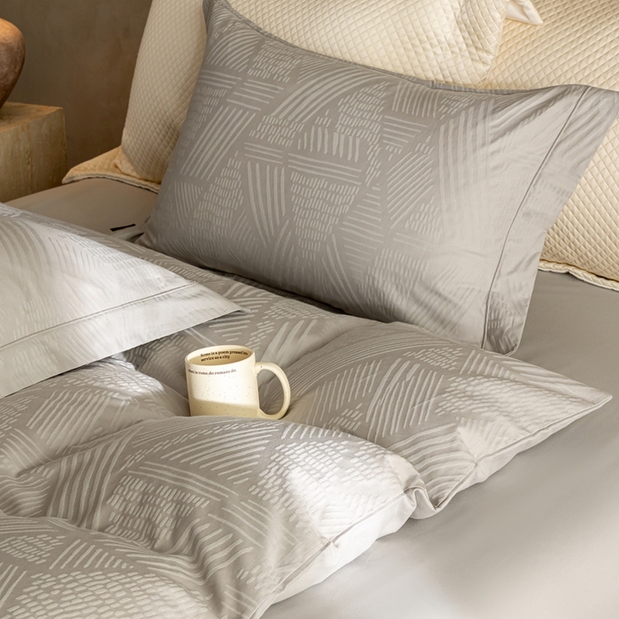 91家纺网 家纺一手货源 找家纺 莱豫家纺 2025新款100支长绒棉纯棉提花磨毛四件套 漫步者绅士灰