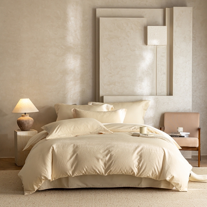 91家纺网 家纺一手货源 找家纺 莱豫家纺 2025新款100支长绒棉纯棉提花磨毛四件套 月光恋人奶昔白