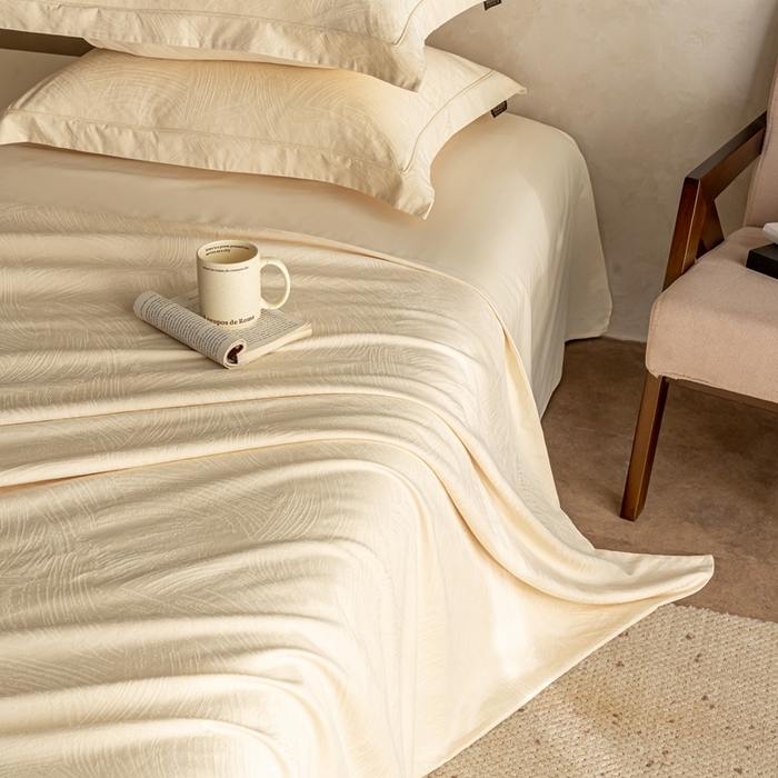 91家纺网 家纺一手货源 找家纺 莱豫家纺 2025新款100支长绒棉纯棉提花磨毛四件套 月光恋人奶昔白