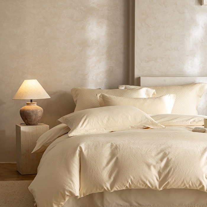 91家纺网 家纺一手货源 找家纺 莱豫家纺 2025新款100支长绒棉纯棉提花磨毛四件套 月光恋人奶昔白