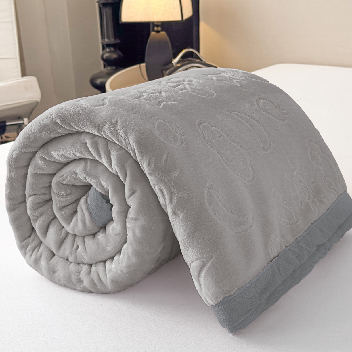 91家纺网 家纺一手货源 找家纺 爱彼家纺 2025冬季新款星星月岁云毯毛毯加厚暖绒毯子星星月岁系列一 星星月岁云毯浅灰