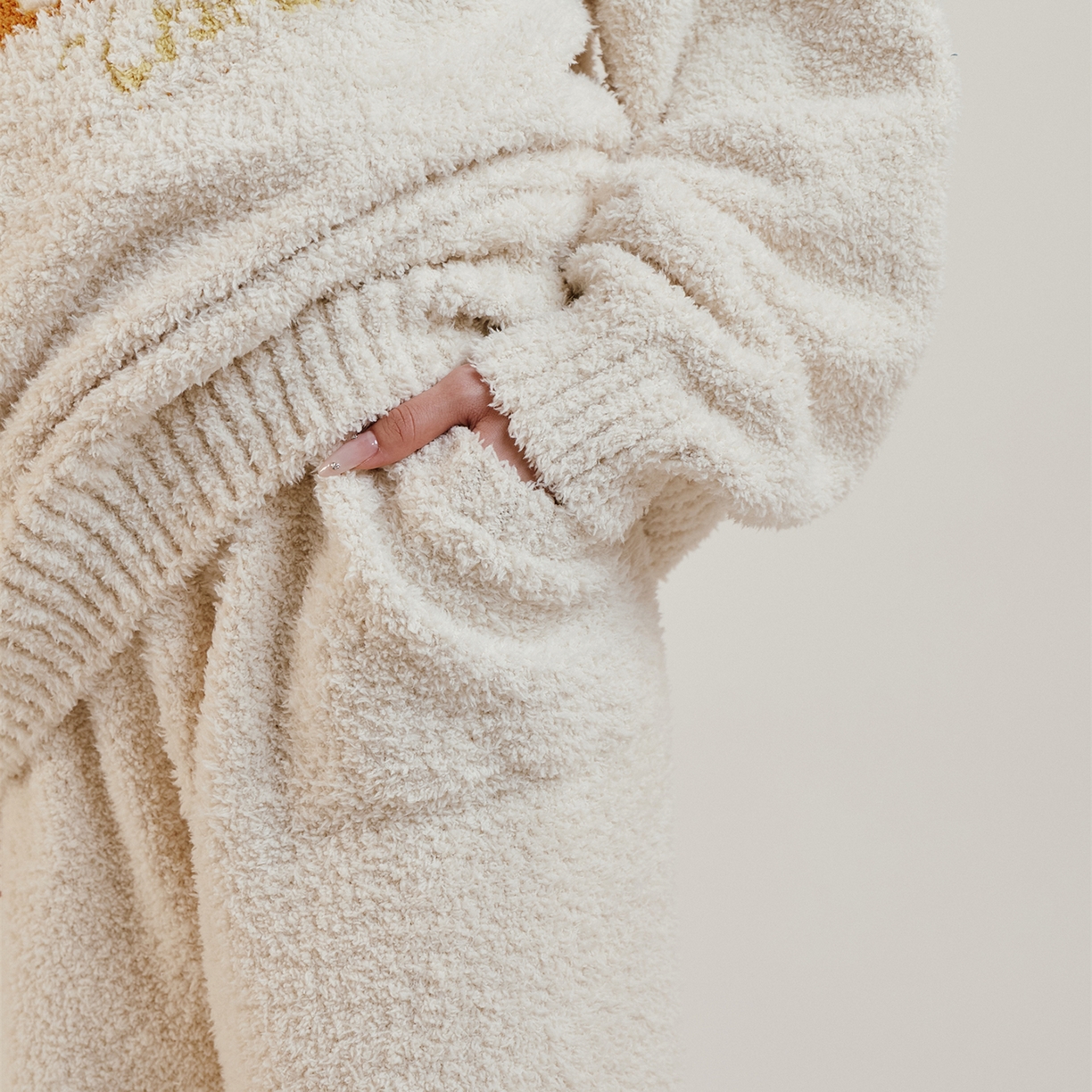 91家纺网 家纺一手货源 找家纺 暖绵绵家纺 2025新款软糯慵懒舒适半边绒家居服-点心系列（零售价不得低于173元） 点心系列-拉贝瑞