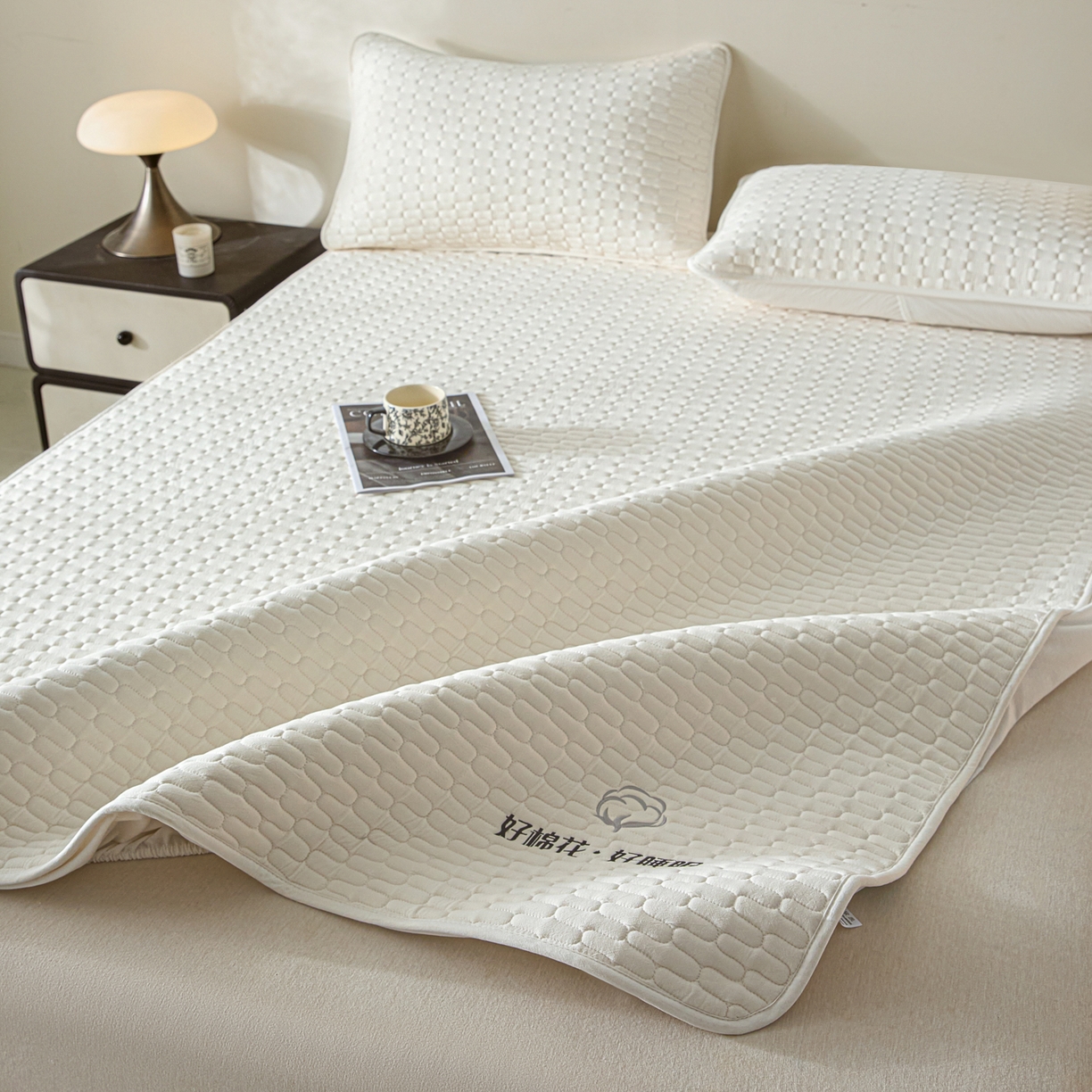 91家纺网 家纺一手货源 找家纺 （总）芬晴家纺 2025新款全棉棉花夹棉床笠系列-幻彩