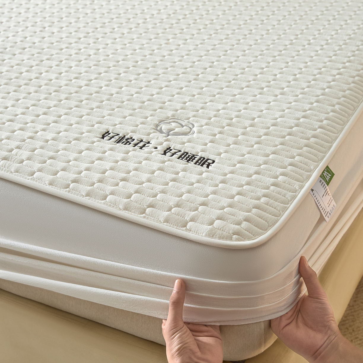 91家纺网 家纺一手货源 找家纺 芬晴家纺 2025新款全棉棉花夹棉床笠系列-幻彩 幻彩-白