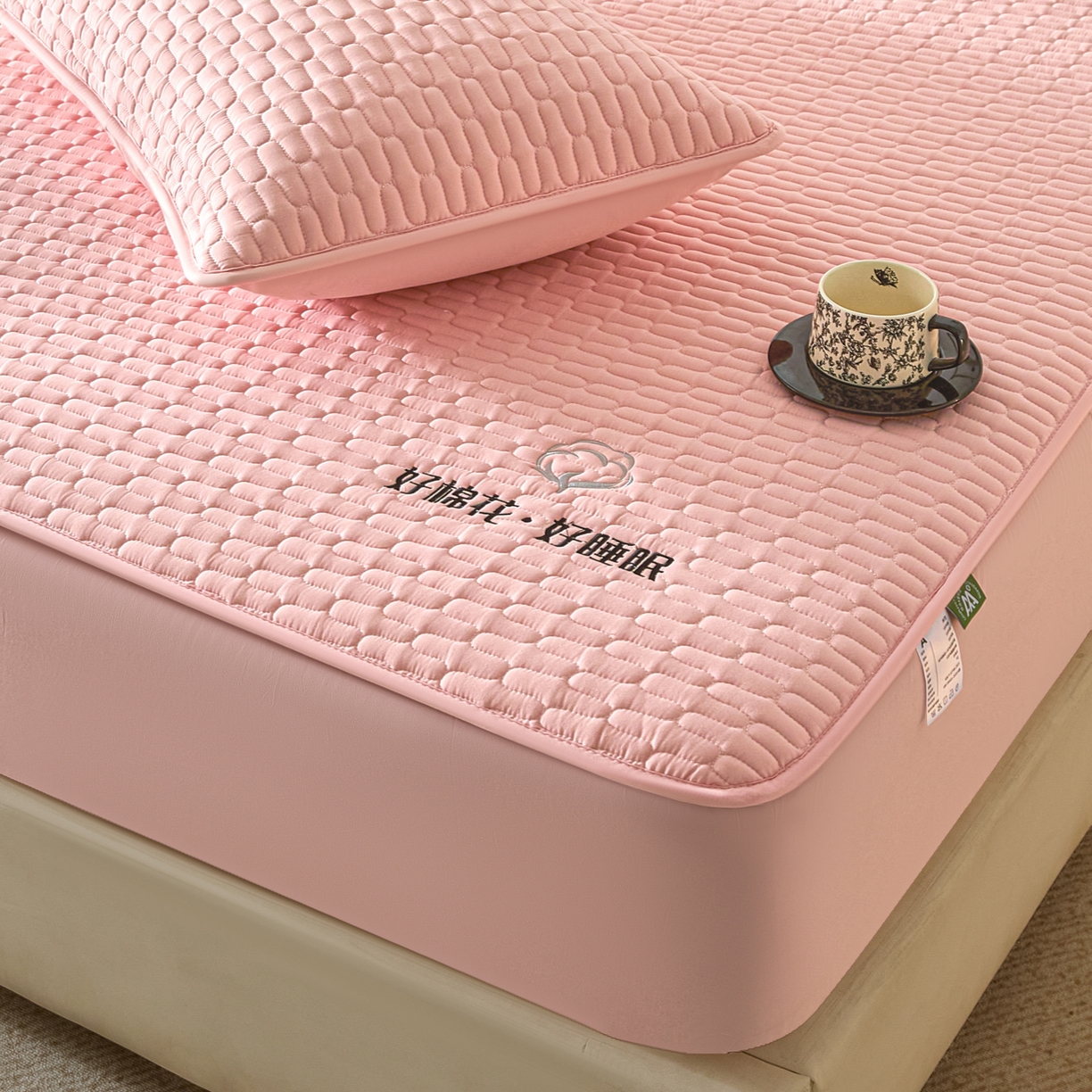 91家纺网 家纺一手货源 找家纺 芬晴家纺 2025新款全棉棉花夹棉床笠系列-幻彩 幻彩-嫩粉