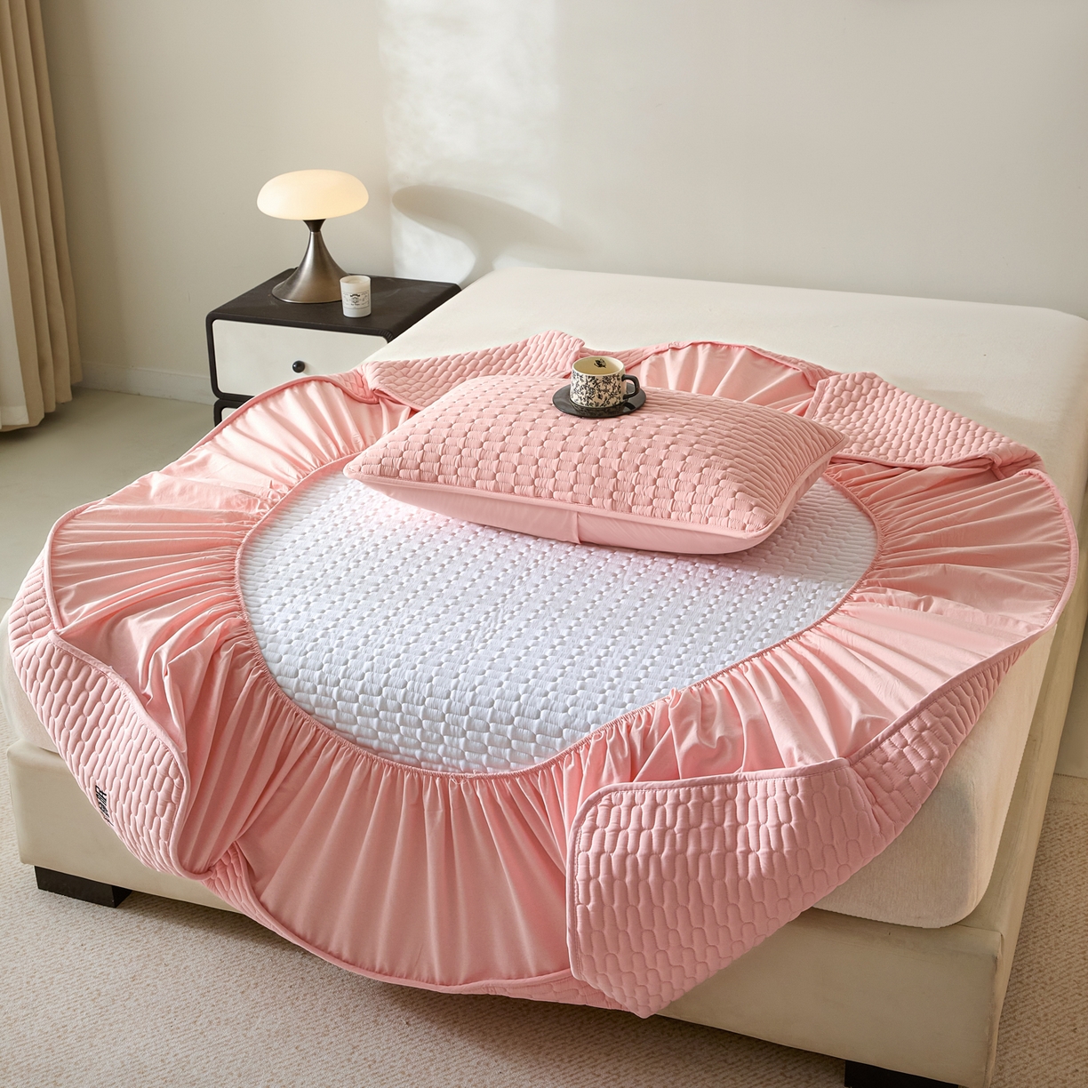 91家纺网 家纺一手货源 找家纺 芬晴家纺 2025新款全棉棉花夹棉床笠系列-幻彩 幻彩-嫩粉