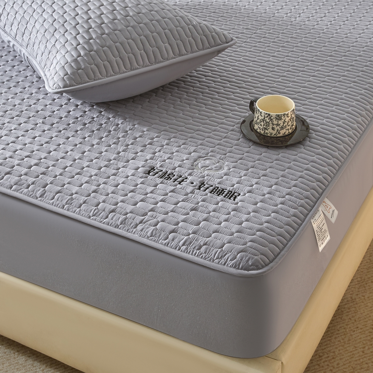 91家纺网 家纺一手货源 找家纺 芬晴家纺 2025新款全棉棉花夹棉床笠系列-幻彩 幻彩-浅灰