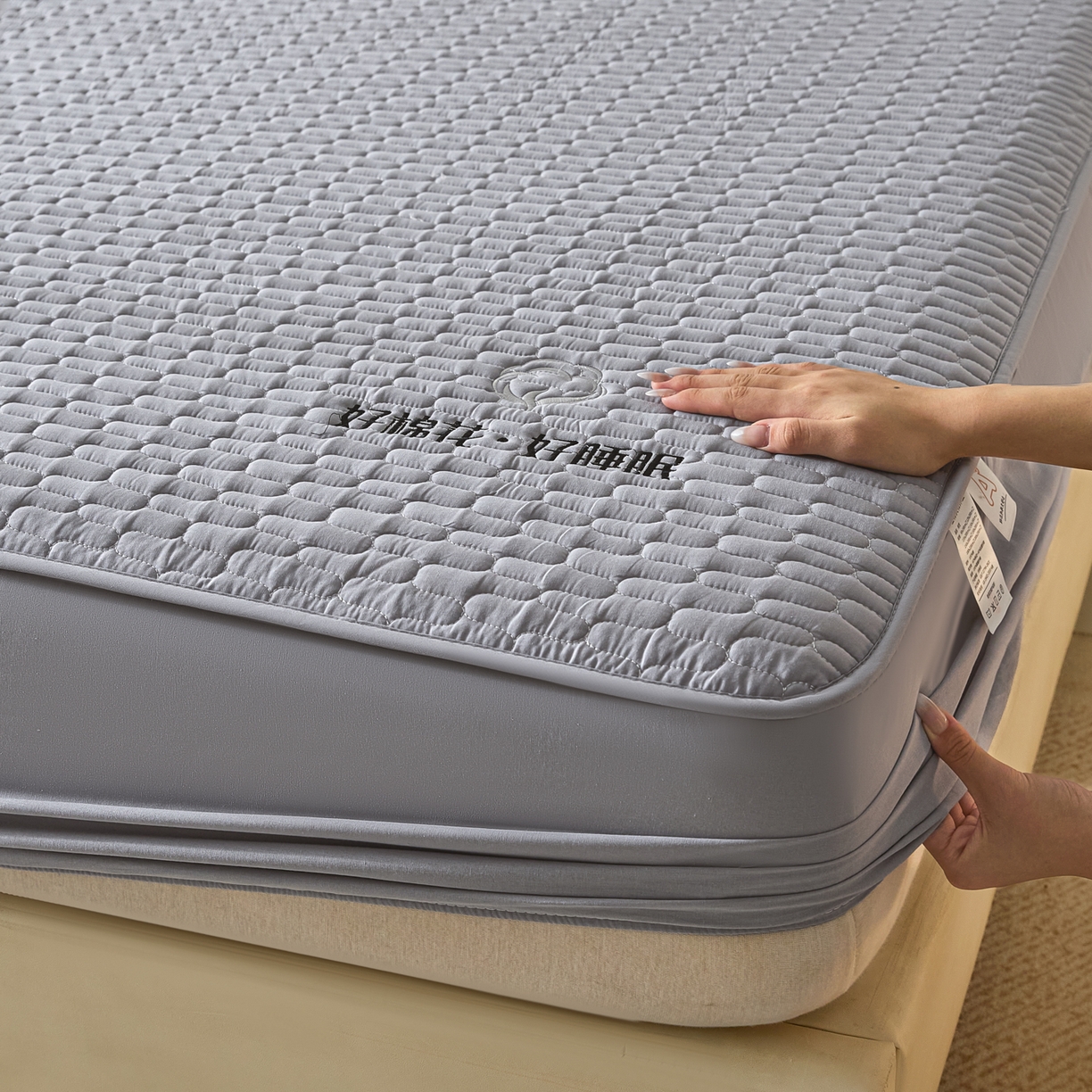 91家纺网 家纺一手货源 找家纺 芬晴家纺 2025新款全棉棉花夹棉床笠系列-幻彩 幻彩-浅灰