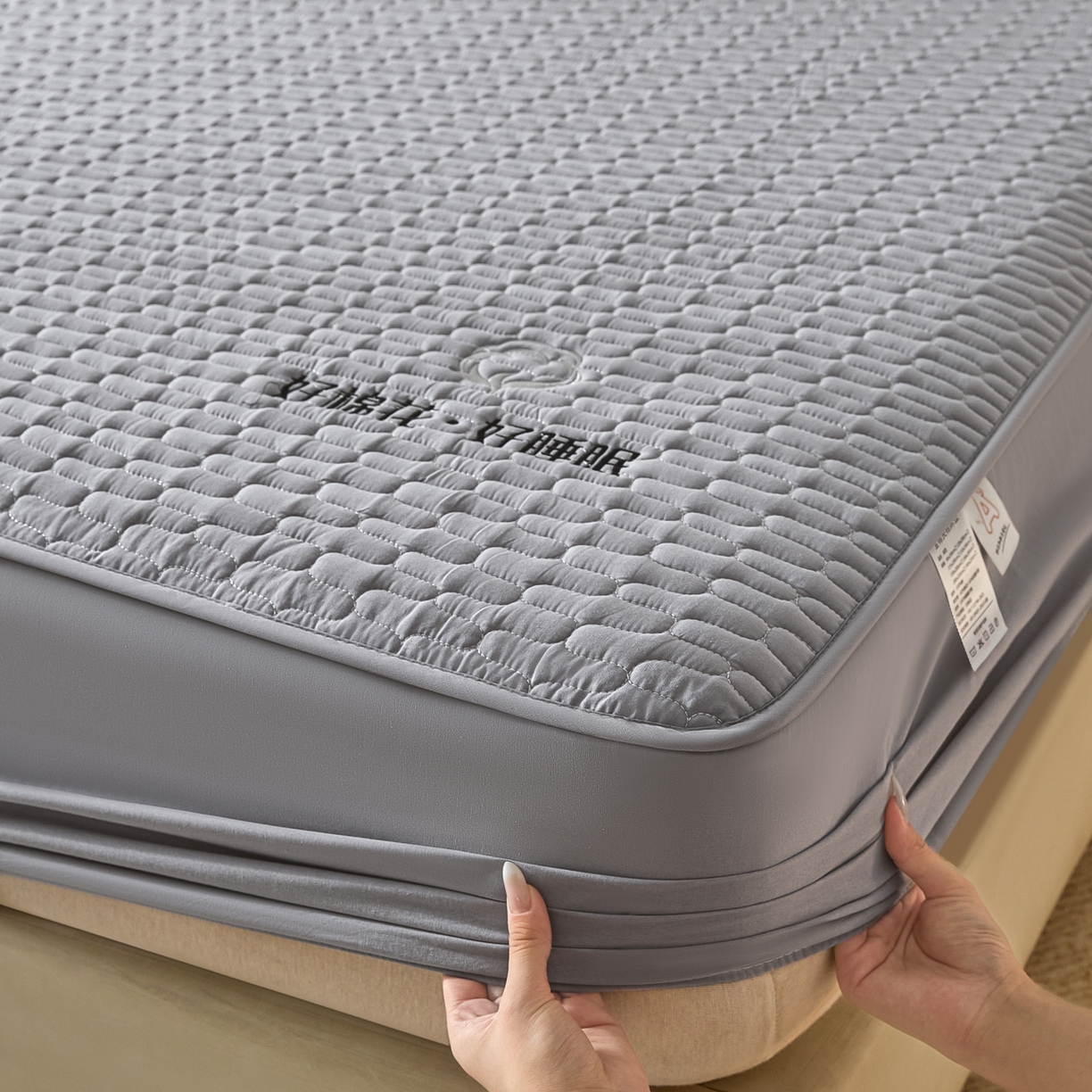 91家纺网 家纺一手货源 找家纺 芬晴家纺 2025新款全棉棉花夹棉床笠系列-幻彩 幻彩-浅灰