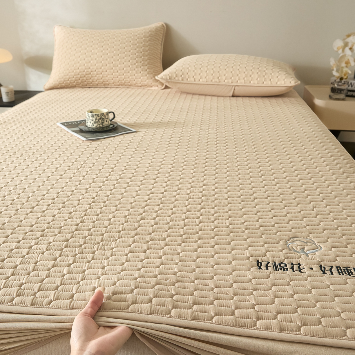 91家纺网 家纺一手货源 找家纺 芬晴家纺 2025新款全棉棉花夹棉床笠系列-幻彩 幻彩-浅卡