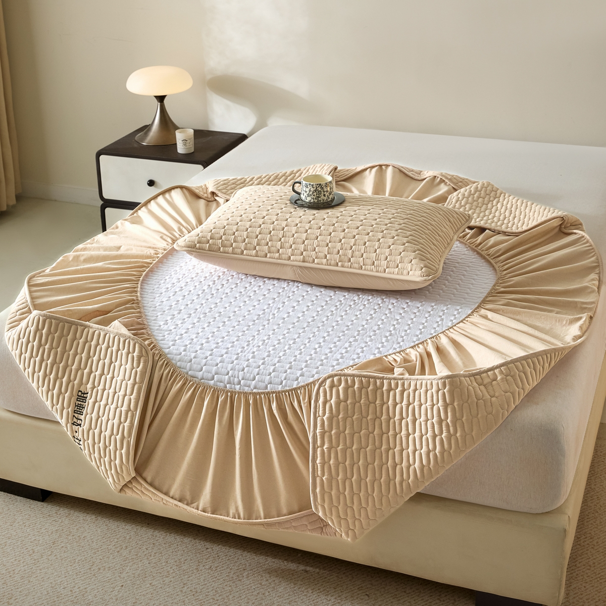 91家纺网 家纺一手货源 找家纺 芬晴家纺 2025新款全棉棉花夹棉床笠系列-幻彩 幻彩-浅卡