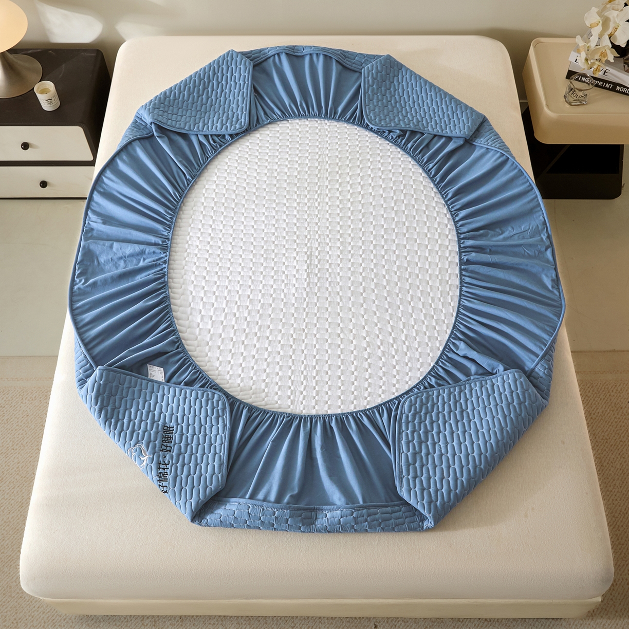 91家纺网 家纺一手货源 找家纺 芬晴家纺 2025新款全棉棉花夹棉床笠系列-幻彩 幻彩-雾蓝