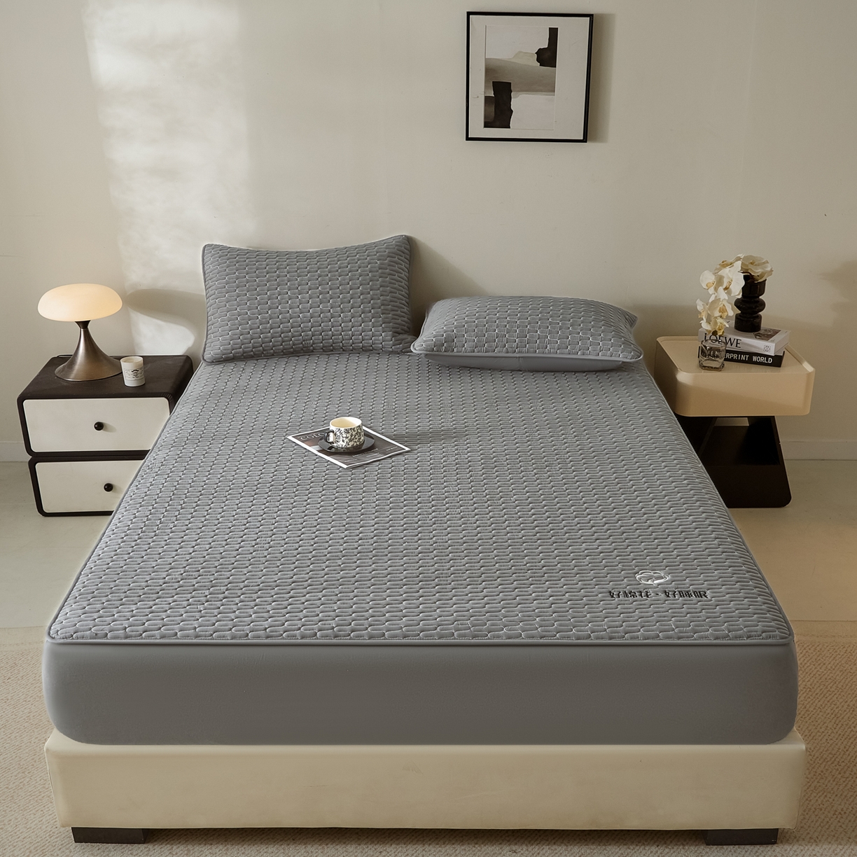 91家纺网 家纺一手货源 找家纺 芬晴家纺 2025新款全棉棉花夹棉床笠系列-幻彩 幻彩-岩灰