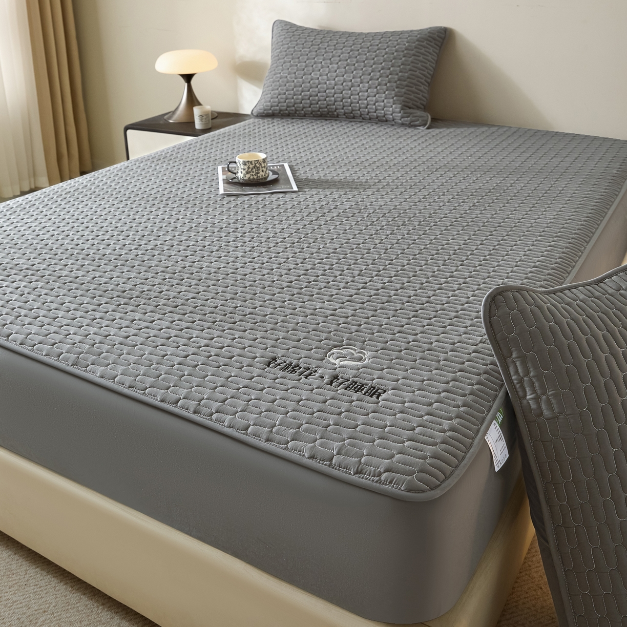 91家纺网 家纺一手货源 找家纺 芬晴家纺 2025新款全棉棉花夹棉床笠系列-幻彩 幻彩-岩灰