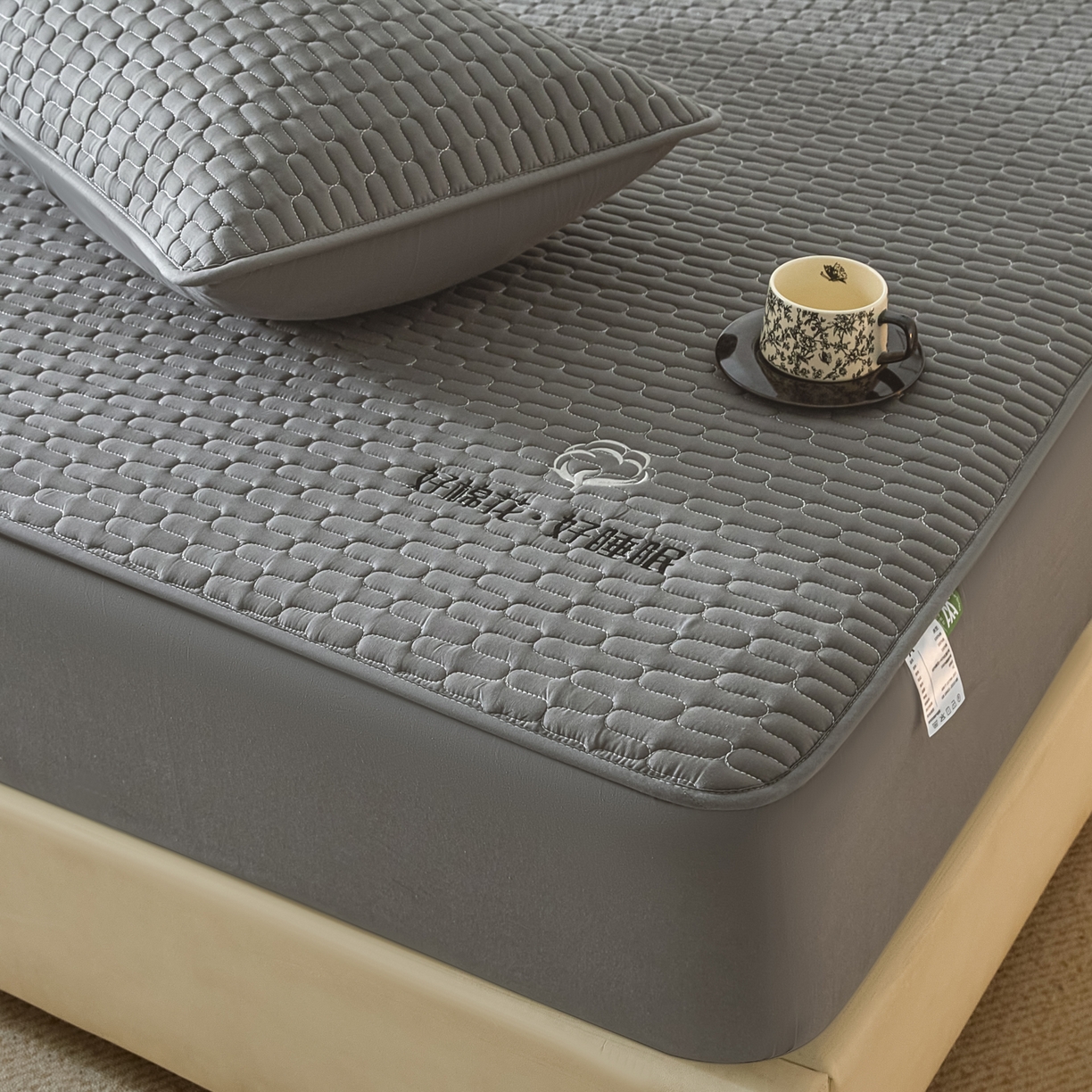 91家纺网 家纺一手货源 找家纺 芬晴家纺 2025新款全棉棉花夹棉床笠系列-幻彩 幻彩-岩灰