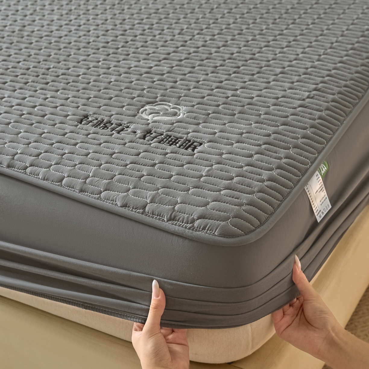 91家纺网 家纺一手货源 找家纺 芬晴家纺 2025新款全棉棉花夹棉床笠系列-幻彩 幻彩-岩灰