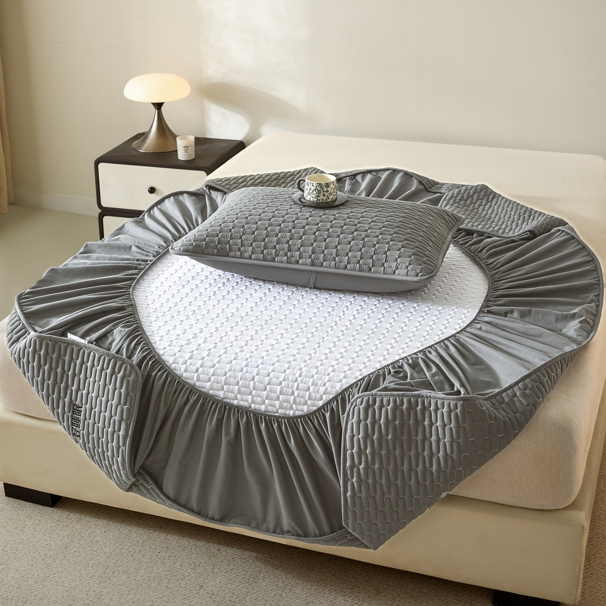 91家纺网 家纺一手货源 找家纺 芬晴家纺 2025新款全棉棉花夹棉床笠系列-幻彩 幻彩-岩灰