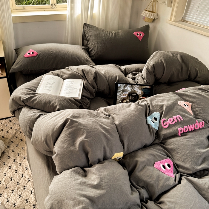 91家纺网 家纺一手货源 找家纺 优兰朵 2025新款水洗棉印花毛巾绣四件套 星星眼